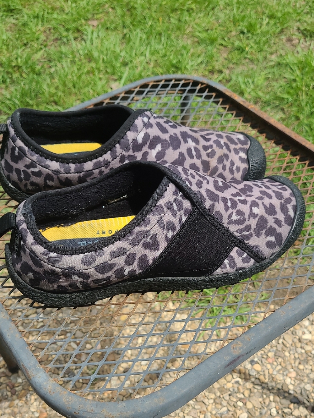 Keen Womens Leopard Print Slip-On Sneakers - Gray/Black Size 9.5